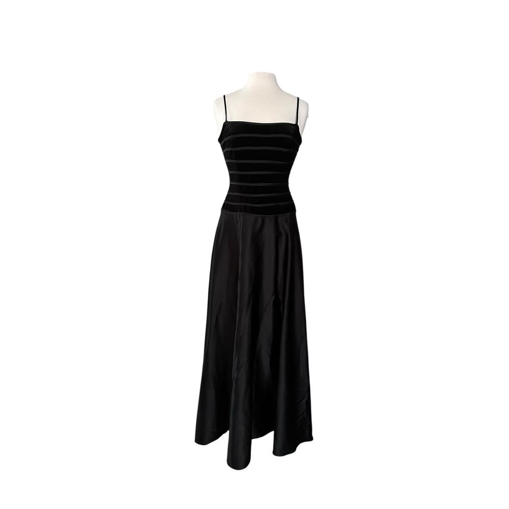VTG JS Collections Velvet Upper Satin Skirt Spaghetti Strap Gown Size 8